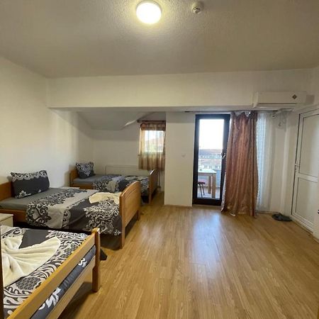 פריזרן Ela Hostel מראה חיצוני תמונה